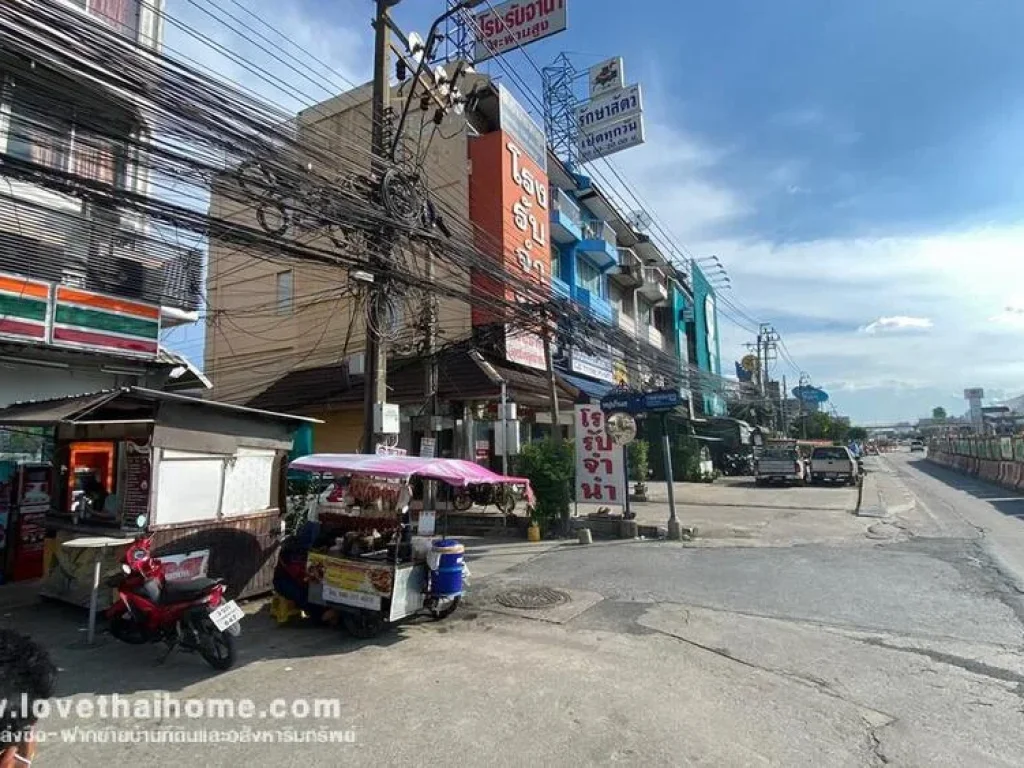 ขายที่ดิน หมู่บ้านชวนชื่น ถนนรามคำแหง102 พื้นที่145ตรว มีสิ่งปลูกสร้างเป็นโครงสร้างบ้านเก่า เป็นที่ดินแปลงมุม ใกล้ห้างเดอะพาซิโอ ทาวน์ รามคำแหง