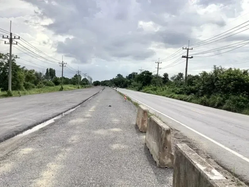 ขายที่ดิน ติดถนนใหญ่ ทำเลดี เส้นปราจีน-บ้านสร้าง ติดถนน 4 เลน