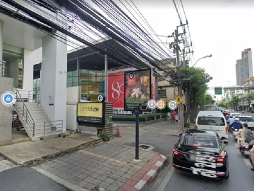 ร้านติดถนนเอกมัย หน้าร้านหัวมุม BTS เอกมัย ทองหล่อ ร้านคาเฟ่ DEMO รพคามิลเลียน