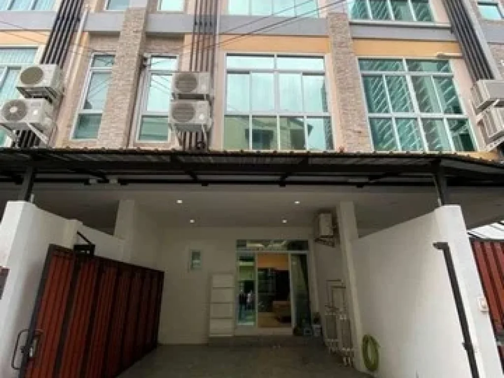 ให้เช่า Modern Life Townhome ห้วยขวาง แยกเหม่งจ๋าย ใกล้ MRT-ห้วยขวาง