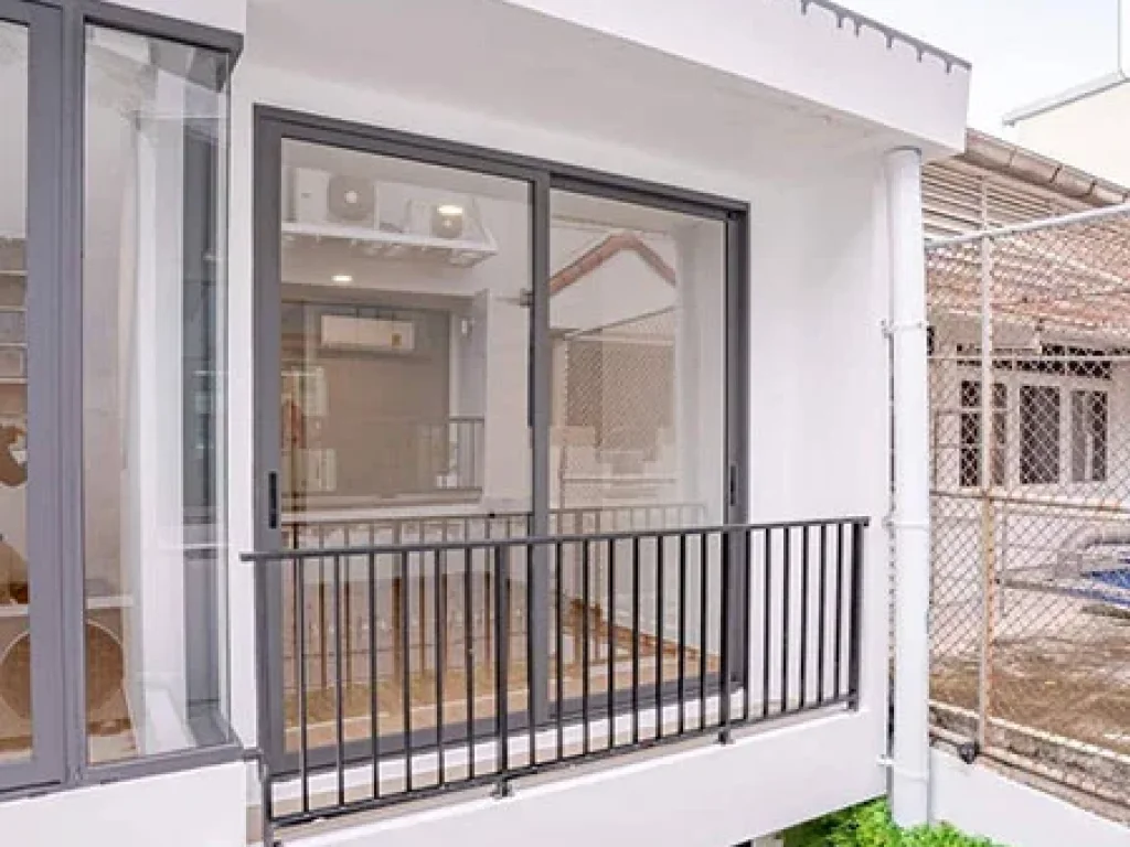 ขาย ทาวน์เฮาส์ 4 ห้องนอน เอกมัย For SALE 4 Bedroom Town House at Ekamai