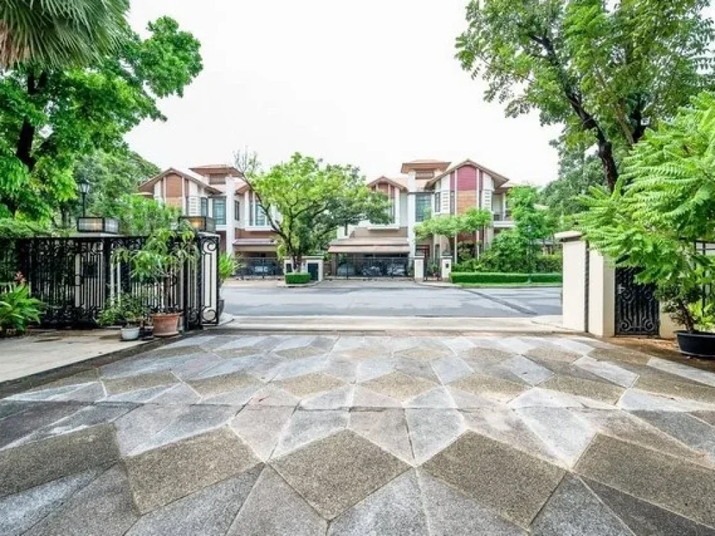 RENT บ้านสไตล์อังกฤษหรู ย่านใจกลางเมืองสุขุมวิท ใกล้โรงเรียนนานาชาติ Rent 450000