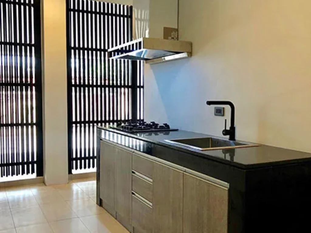 ให้เช่า บ้านเดี่ยว สวยและใหม่มาก พร้อมสระส่วนตัว ในสุขุมวิท For Rent A Modern amp New Single House with private pool in Sukhumvit