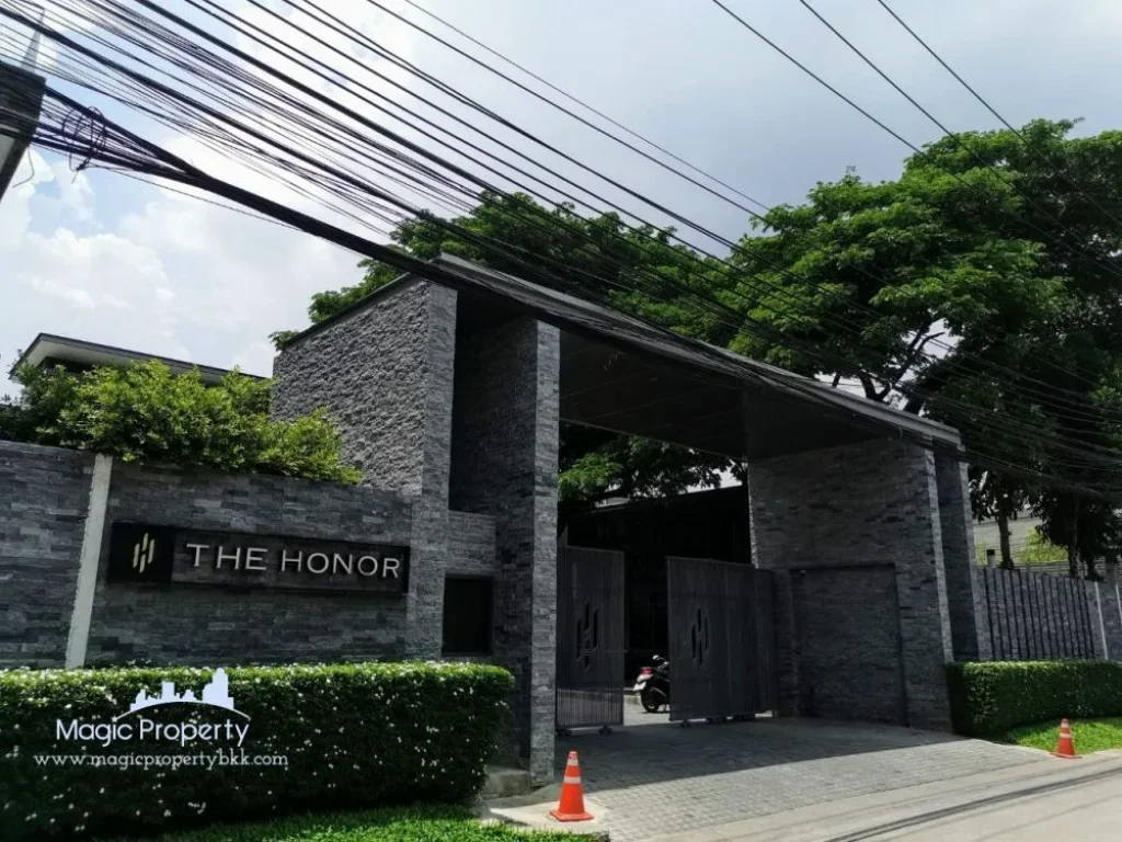 ขายบ้านเดี่ยว ในโครงการ ดิ ออเนอร์ The Honor House Project For Sale Single house ทำเลดี ใกล้ ถนนเอกมัย - รามอินทรา 4 ห้องนอน พื้นที่ใช้สอย 446 ตาราง