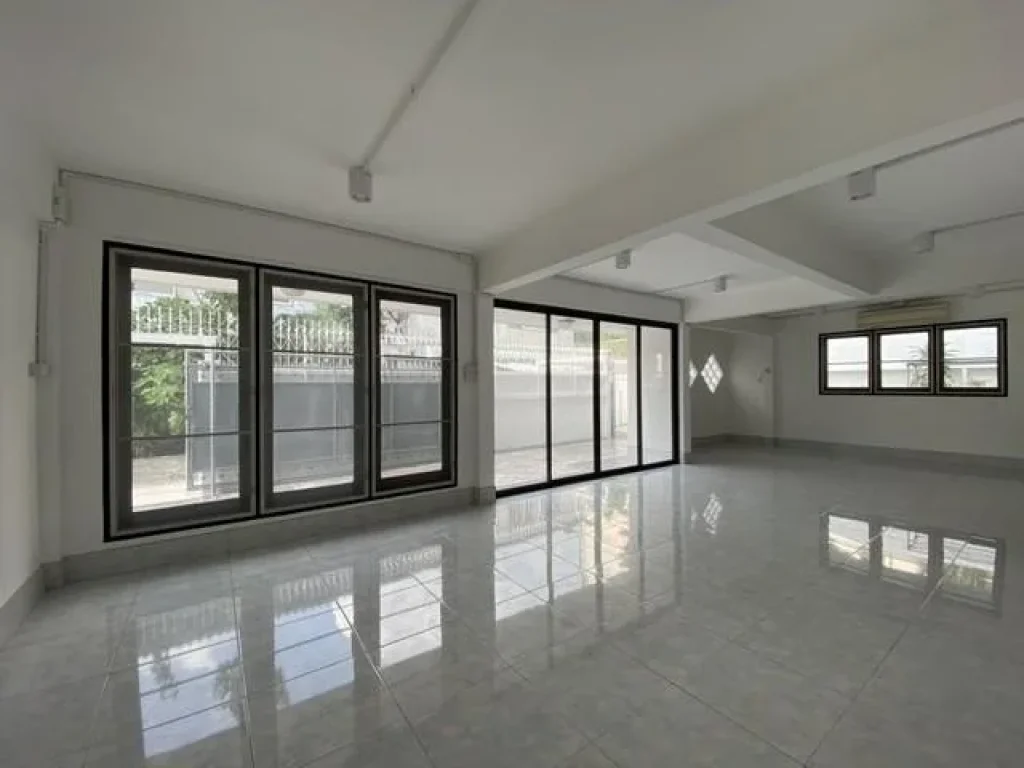 For Rent บ้านเดี่ยว รีโนเวทใหม่ ใกล้MRTสุทธิสาร