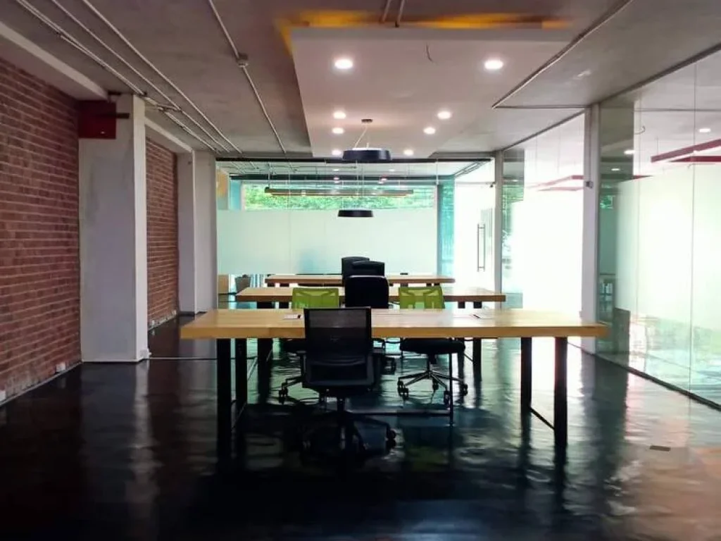 สำนักงานให้เช่า เอกมัย สุขุมวิท 61 Office Space for rent Ekkamai ขนาด 180 ตรม พร้อมห้องประชุมใหญ่ มีที่จอดรถ