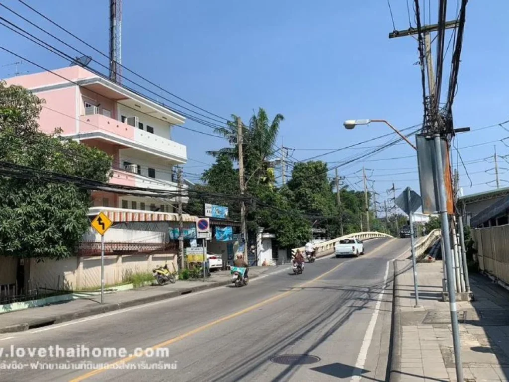 ขายตึกแถว ถนนลาดกระบัง ซอยฉลองกรุง พื้นที่48ตรว ติดกับมพระจอมเกล้าเจ้าคุณทหารลาดกระบัง ห่างจากสนามบินสุวรรณภูมิ เพียง 45 กม เหมาะค้าขาย