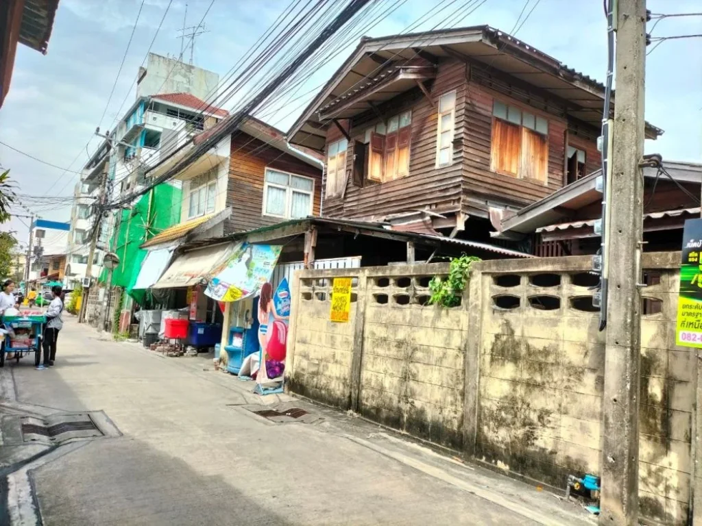 ขายบ้านไม้ 3 หลังติดกัน ในซอยสะพานขวา แขวงบางซื่อ เขตดุสิต กรุงเทพมหานคร