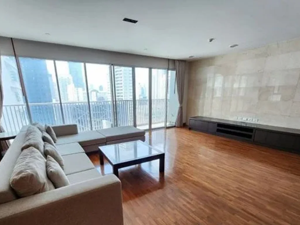 ให้เช่า อพาร์ทเมนท์ 3 ห้องนอน เป็นมิตรกับสัตว์เลี้ยง ที่อโศก For Rent Pet friendly 3 Bedroom Apartment at Asoke