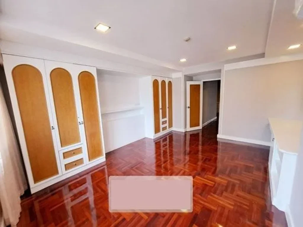 ให้เช่า คอนโด 3 ห้องนอน กว้างขวาง ใกล้ BTS อโศก For Rent A spacious 3 Bedroom Condo Near BTS Asoke