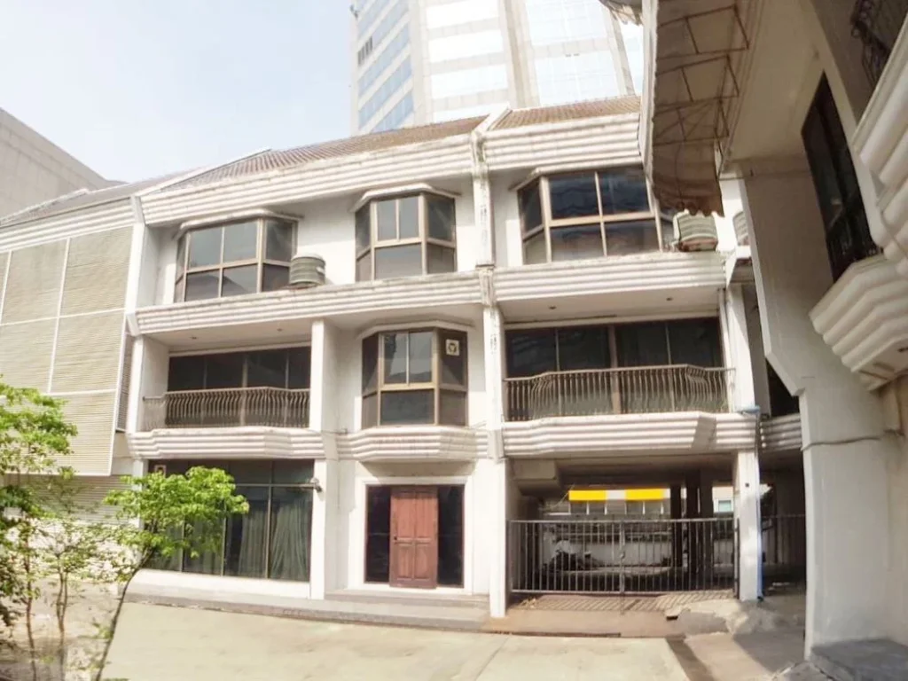 เช่าตึกแถว ถนน วิทยุ หลังศูนย์นาฬิกาโรเล็กซ์ Rent a commercial building on Witthayu Road behind the Rolex Center