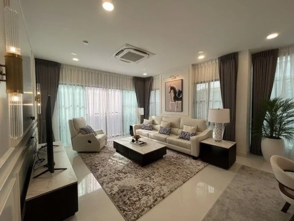 ให้เช่าบ้านใหม่สไตล์หรู Nantawan Rama 9 New Krungthepkreetha 4 bedrooms 1 maids room