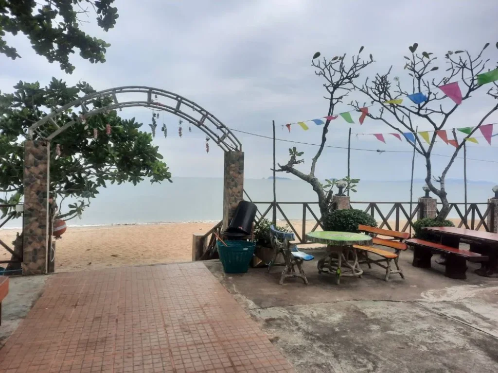 ขายทีดิน ชายหาดแหลมแม่พิมพ์ รวมสื่งปลูกสร้างใก้ลโรงแรม