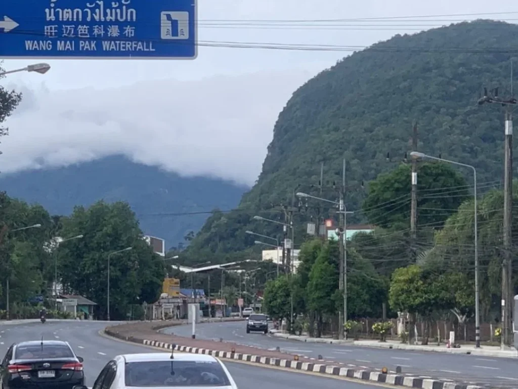 แบ่งขายที่ดิน ติดถนน 4 แลน ลานสกา-จันดี ตรงข้ามลานสกาคาเฟ่