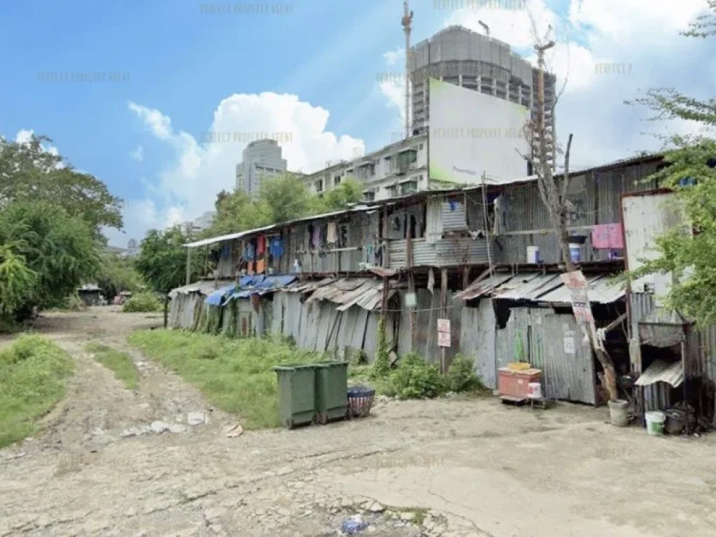 ที่ดิน แปลงมุม ถนนเพชรอุทัย บางกะปิ ใกล้โรงพยาบาลพระรามเก้า