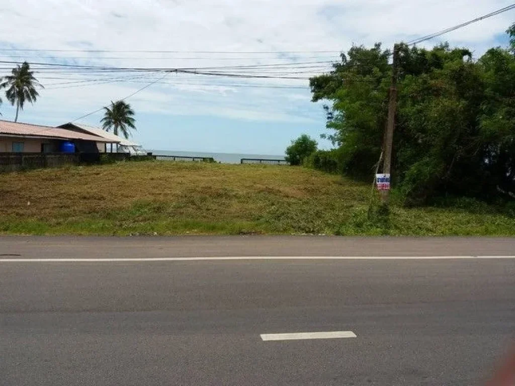 ที่ติดทะเลทำเขื่อนรอบแล้ว ลงหาดส่วนตัวได้เลยริมชายหาดติดทะเล