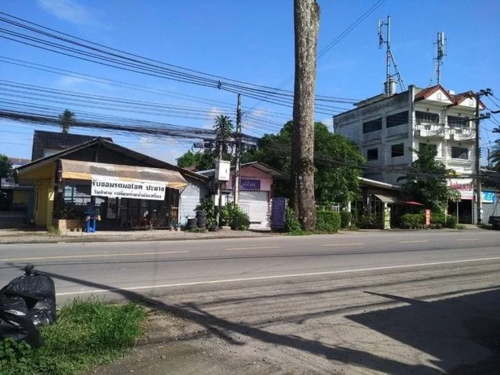 ขายที่ดินพร้อมสิ่งปลูกสร้าง ติดถนนเชียงใหม่ - ลำพูน ทำเลดี