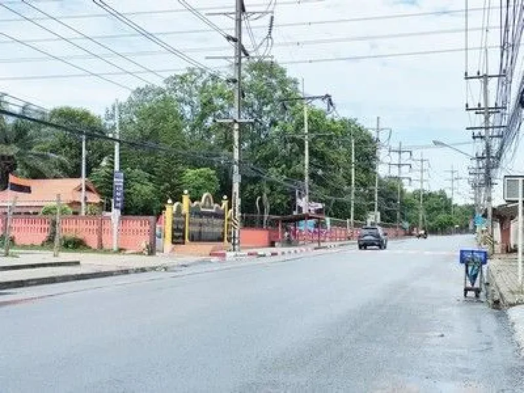 บ้านเดี่ยว ตรงข้ามโรงเรียนทุ่งศุขลา ศรีราชา ใกล้ถนนใหญ่ และ