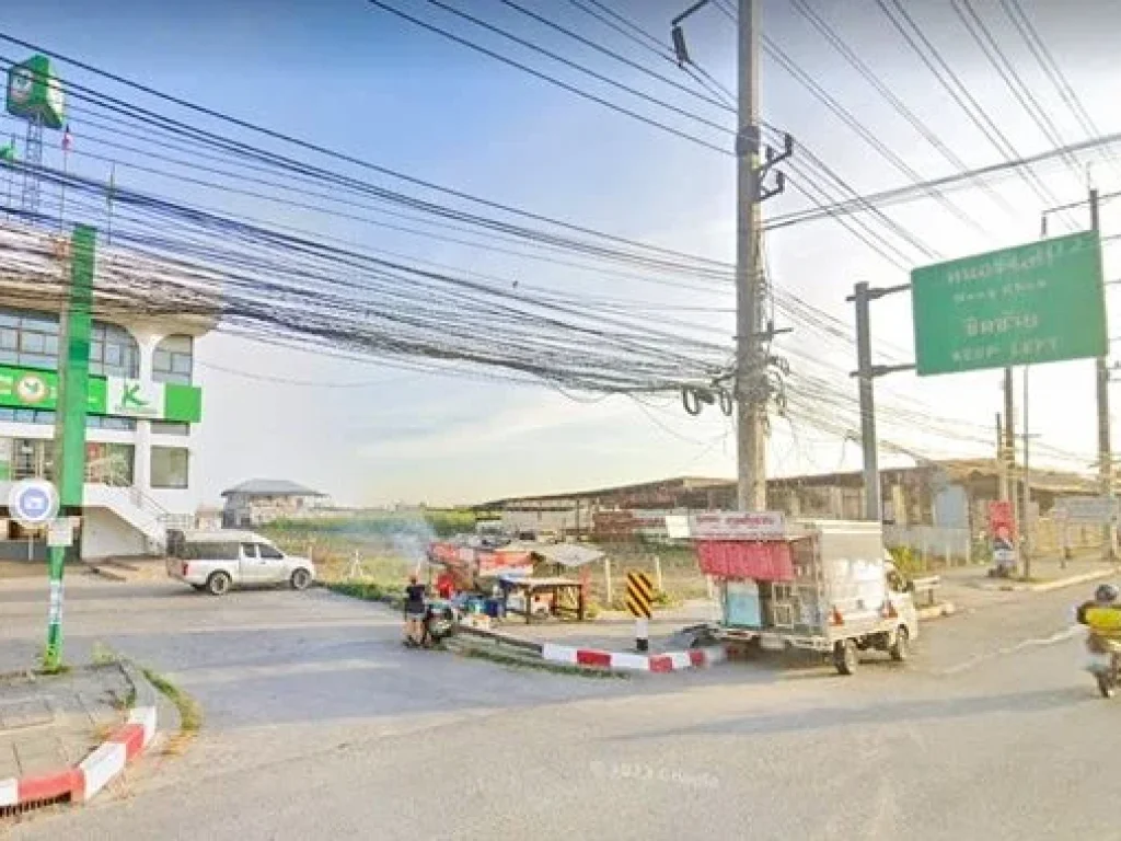 สี่แยกลำผักชี ถนนสุวิทวงศ์ 23-33 รีโนเวทใหม่ ขาย อาคารพาณิชย์