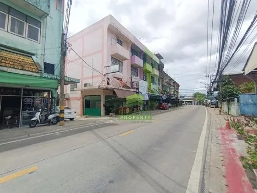 ขายตึกแถว 3 ชั้น ถนนบางกรวย ไทรน้อย นนทบุรี เนื้อที่ 42 ตรว