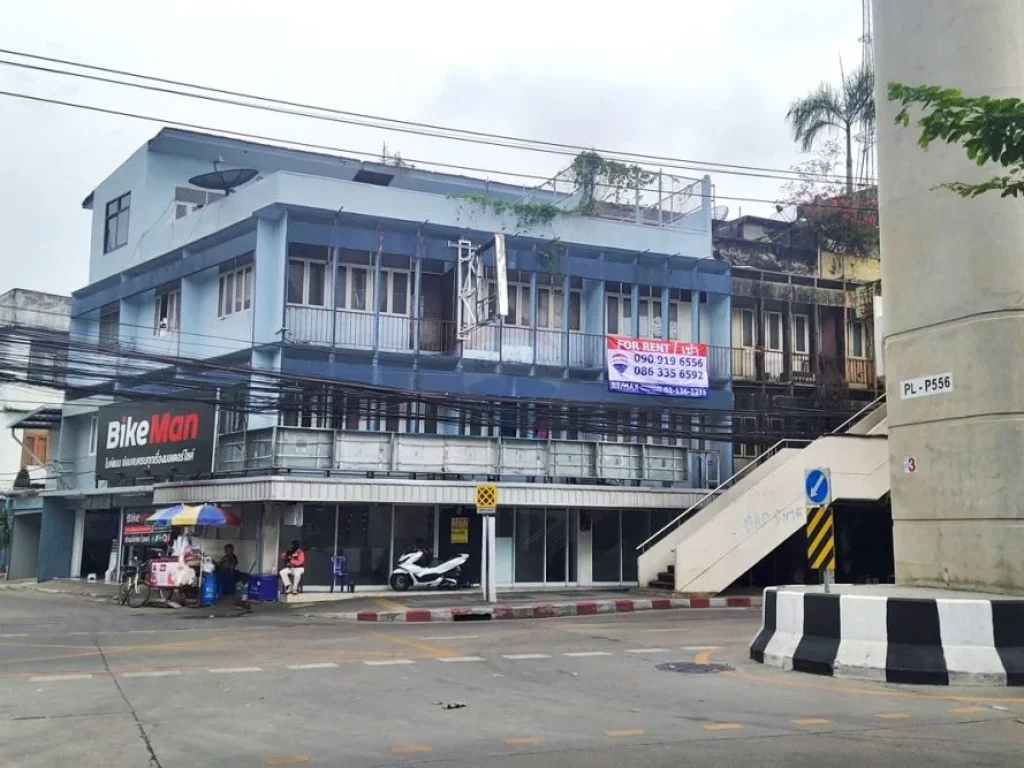 ให้เช่า อาคารพาณิชย์ 3 ชั้นครึ่ง ติดถนนใหญ่ ย่านบางซื่อ MRT