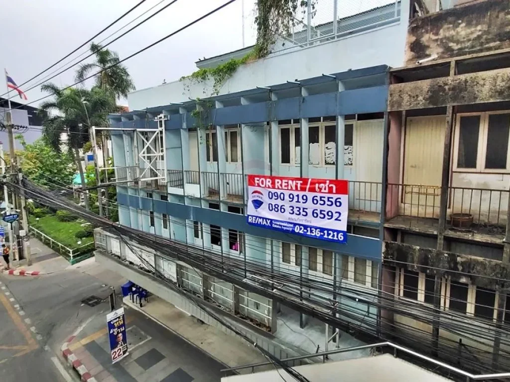 ให้เช่า อาคารพาณิชย์ 3 ชั้นครึ่ง ติดถนนใหญ่ ย่านบางซื่อ MRT