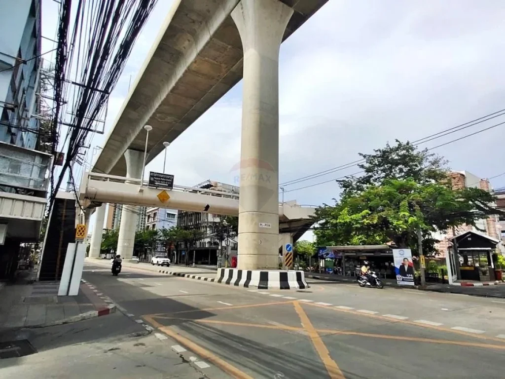 ให้เช่า อาคารพาณิชย์ 3 ชั้นครึ่ง ติดถนนใหญ่ ย่านบางซื่อ MRT