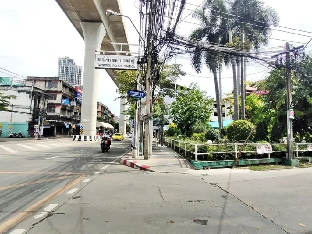 ให้เช่า อาคารพาณิชย์ 3 ชั้นครึ่ง ติดถนนใหญ่ ย่านบางซื่อ MRT