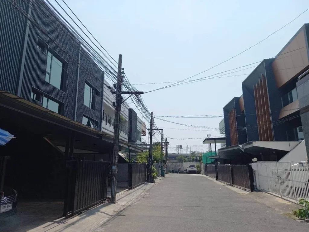 For rent ให้เช่าทาวน์โฮมออฟฟิศ 3ชั้น ซอยเสริมสุขแยก7