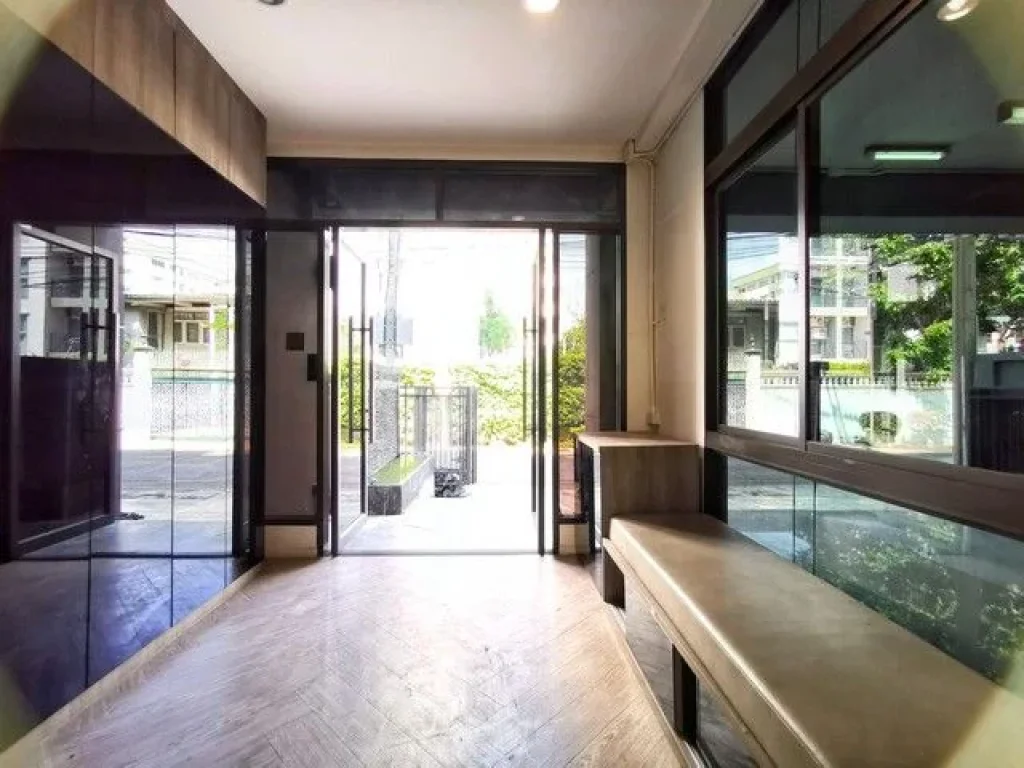 Townhouse - 16500000 บาท 3BEDROOM5ห้องน้ำ 44 ตรว ไม่ไกลจาก -