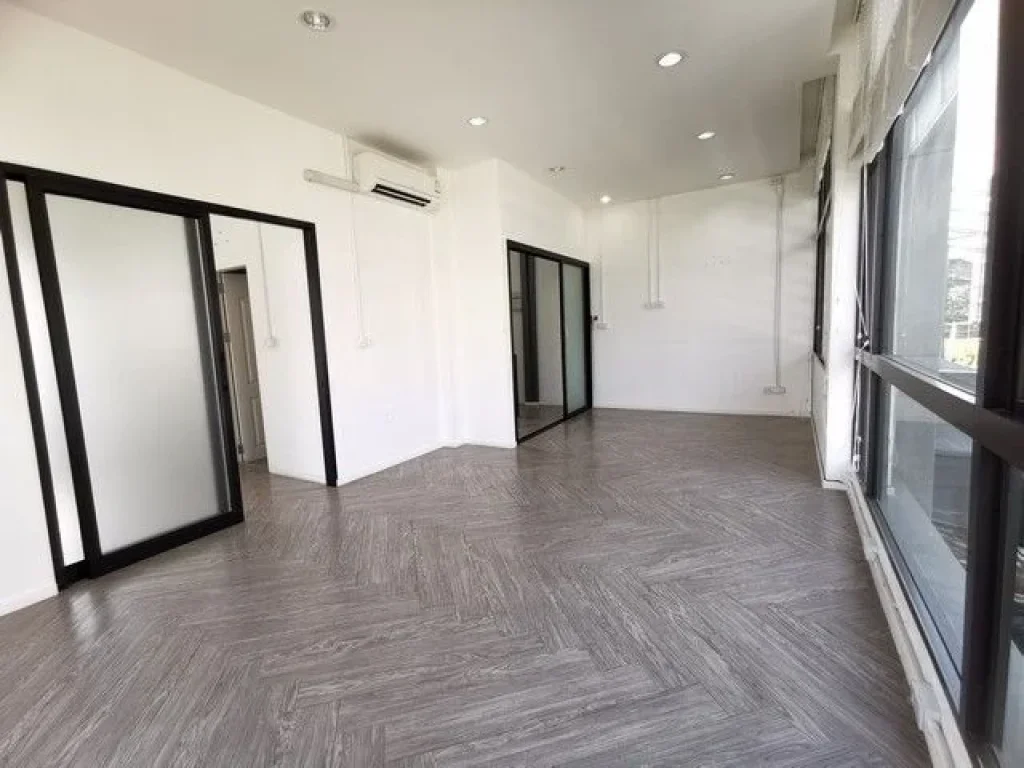 Townhouse - 16500000 บาท 3BEDROOM5ห้องน้ำ 44 ตรว ไม่ไกลจาก -