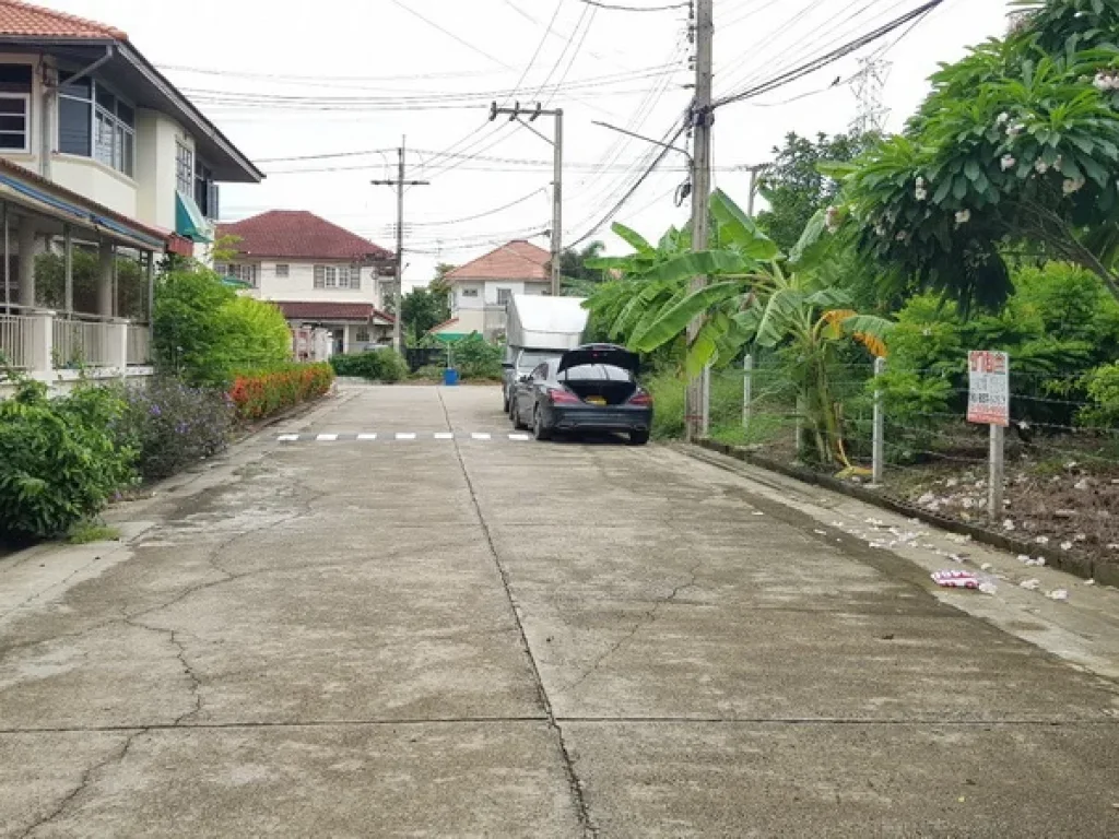 ขาย ที่ดิน ในหมู่บ้านสาวิตรี ศาลาธรรมสพน์ 31 ถนนพุทธมณฑลสาย 3 เขตทวีวัฒนา กรุงเทพมหานคร