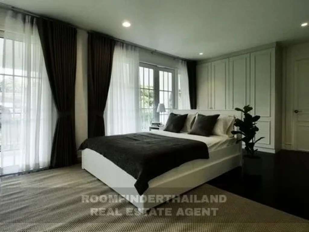 เช่า FOR RENT SINGLE HOUSE PATTANAKARN 4 beds 4 baths 200 Sqw 150000 Dream House