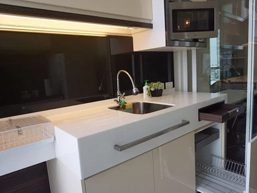 เช่าด่วน คอนโดห้องใหญ่ แบบ 1 ห้องนอน ติด BTS ปุณวิถี For Rent A Large 1 Bed Unit at a Very Nice Condo Project Right at BTS Punna Withi