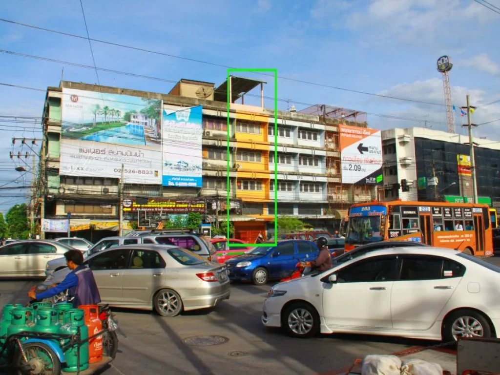 ขายบ้านตึกแถวติดถนนใหญ่ ข้างธนาคาร ธกส โรงเรียนพาณิชย์ 4ชั้น