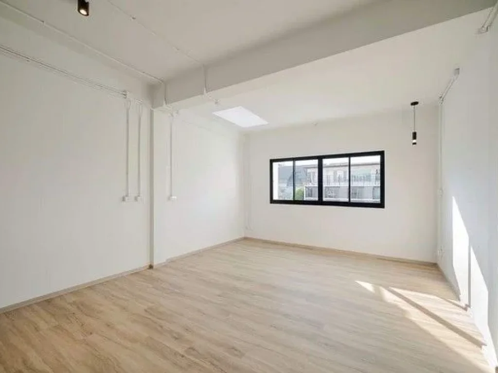 ขาย Townhome หลังใหญ่ Modern Minimal style ย่านเจริญกรุง