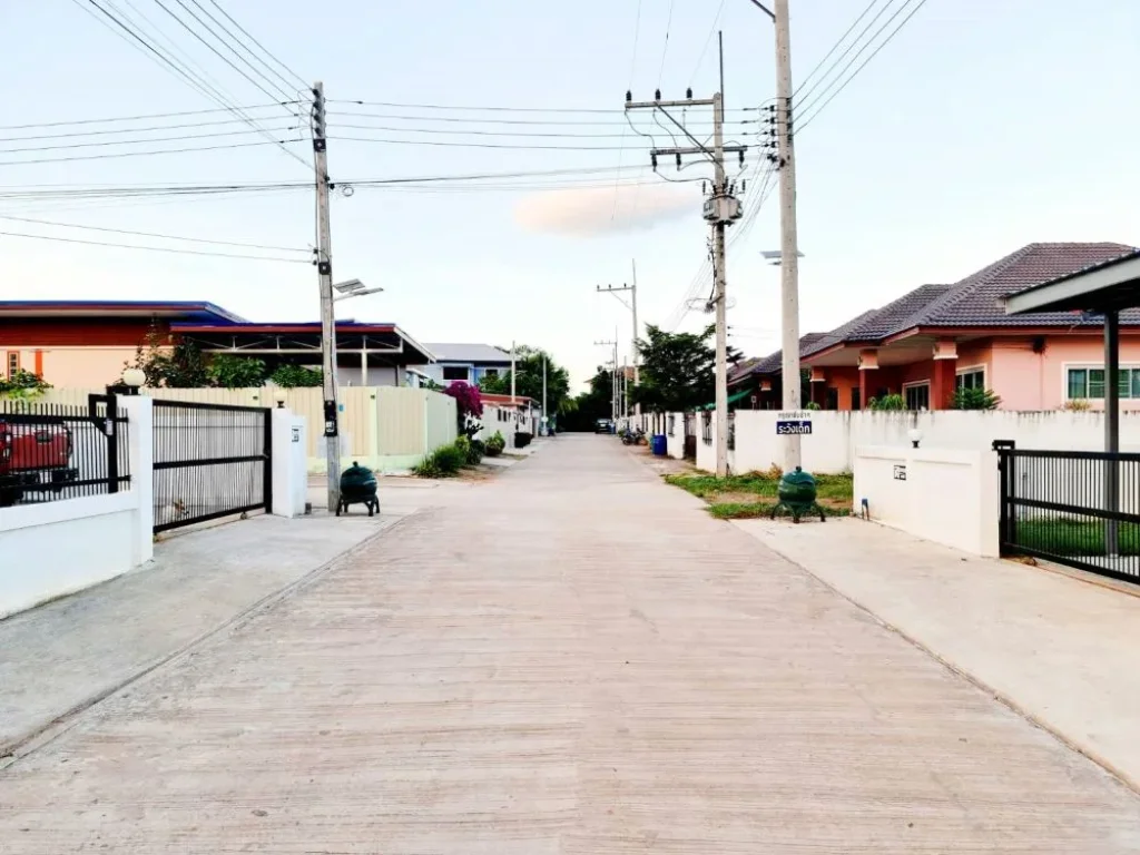 บ้านเหมือนใหม่ แปลงหัวมุม เดินทางสะดวก บรรยากาศดี