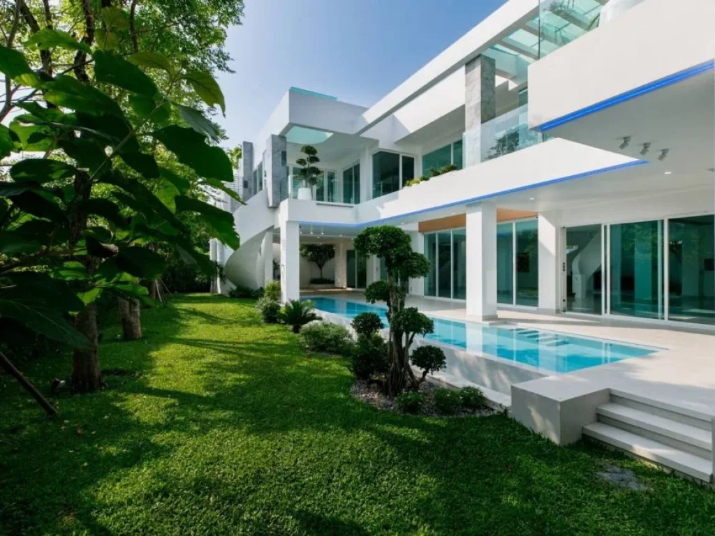 Modern luxury Pool villa บ้านสร้างใหม่ ในหมู่บ้านเวิลด์คลับแ