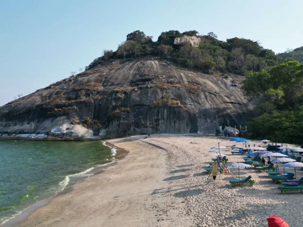 ที่ดิน ติดทะเล หาดทรายสวย น้ำทะเลใส ขนาด 1111 ไร่