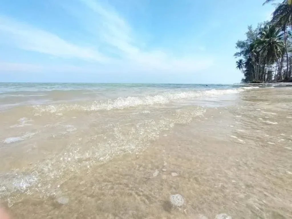 ที่ดินทำเลสวย ติดทะเล หาดทรายขาว ที่ อท่าชนะ