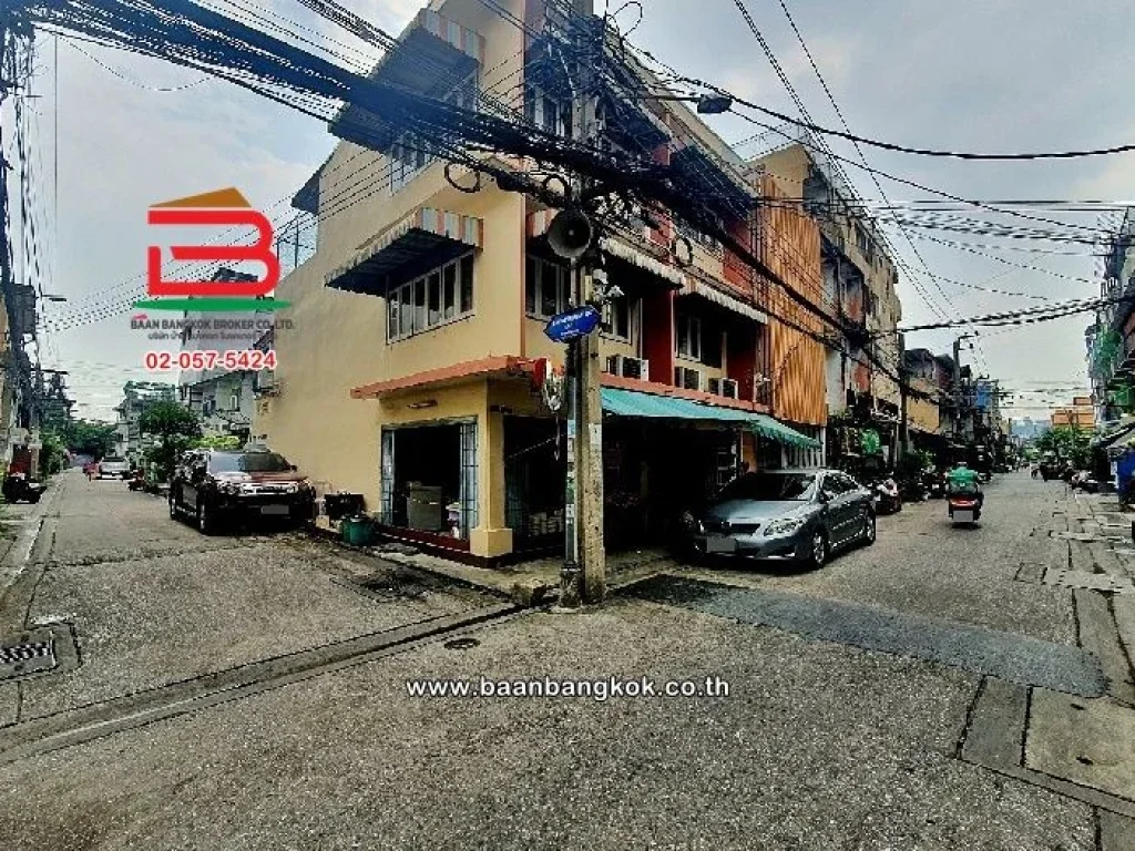 ที่ดินพร้อมบ้านไม้ ซอยประชาสงเคราะห์ 24 แยก 1 เนื้อที่ 53