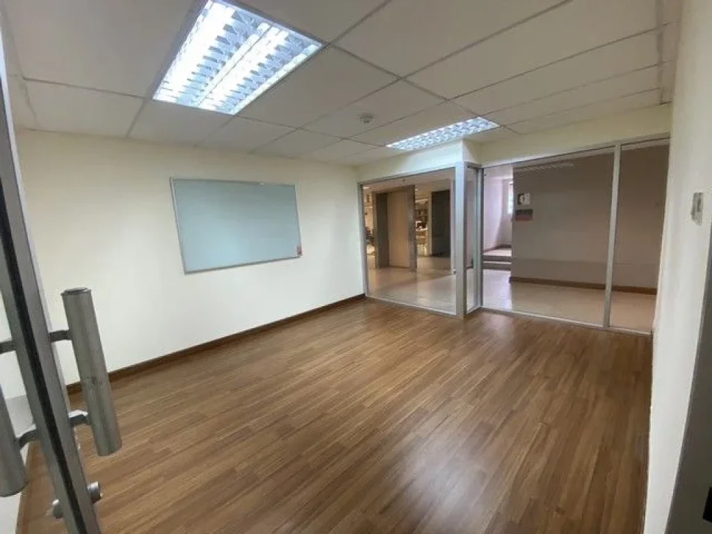 ให้เช่าออฟฟิศติด BTS นานา The Trendy Office ขนาด 91 ตรม