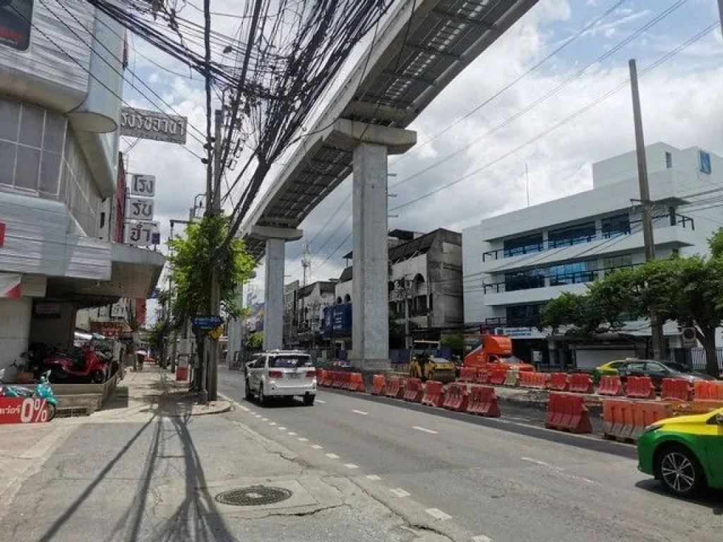 อาคารพาณิชย์ปรับปรุงใหม่ทั้งหลัง ห่างถนนใหญ่ 15 เมตร