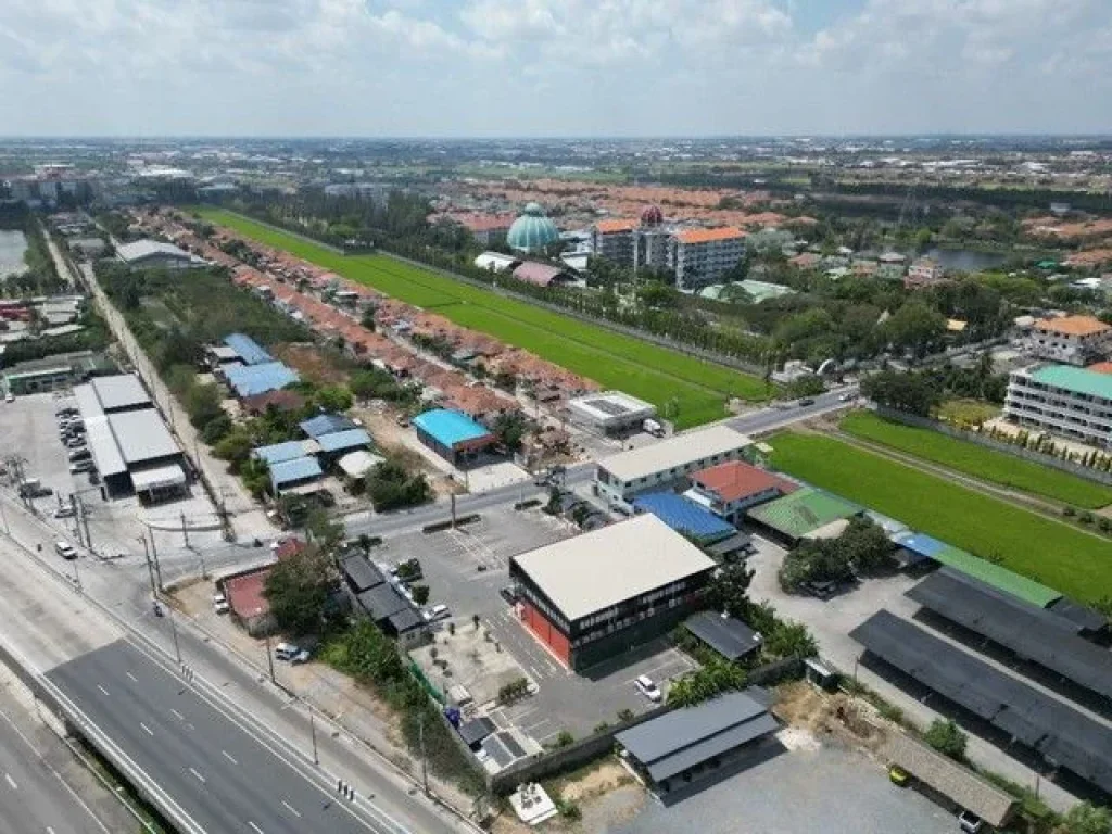 ขายที่ดิน พร้อมร้านค้าให้เช่าใกล้โรงเรียนโรงเรียนสารสาสน์วิเ