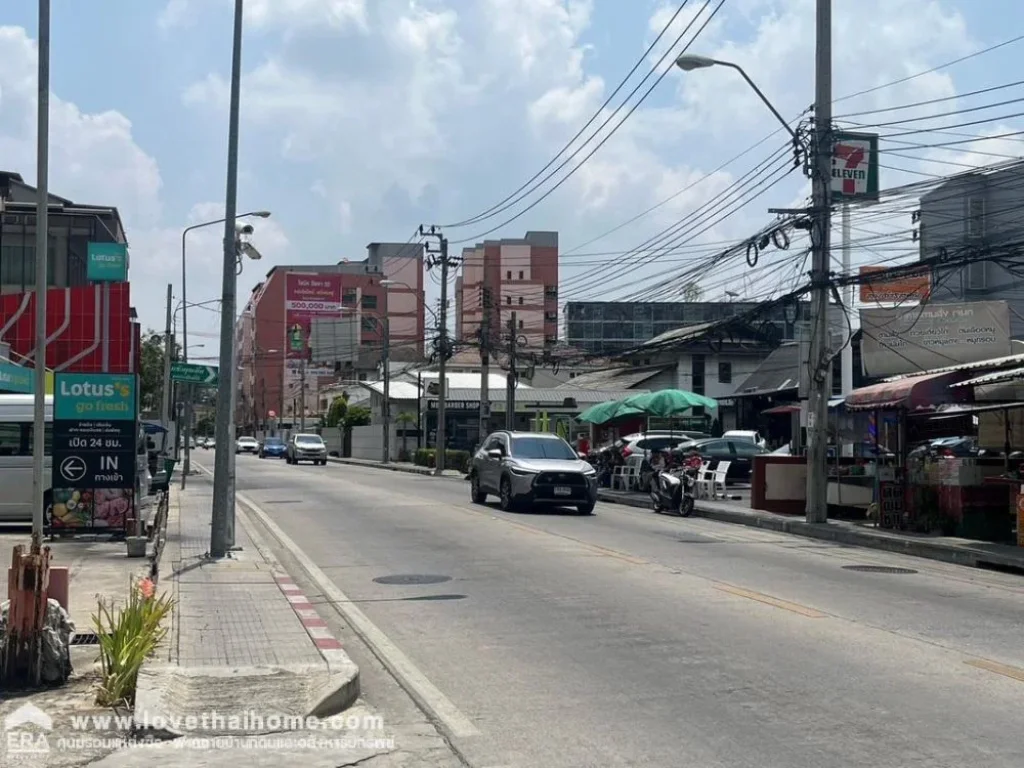 ขายด่วน ที่ดินพร้อมหอพัก ถนนรัชดาภิเษก30 แยก1 สามารถเข้าทาง