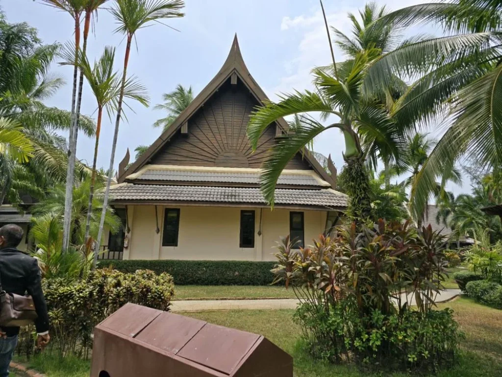 ขายรีสอร์ทสวยบนหาดทรายภาคใต้ประเทศไทย สวยมากใกล้หาดทรายน้ำใส