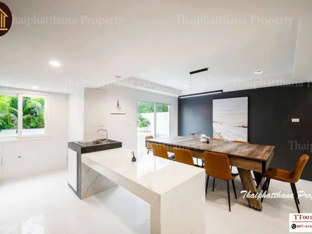 ขายและให้เช่า ทาวน์โฮม Luxury pool villa townhome