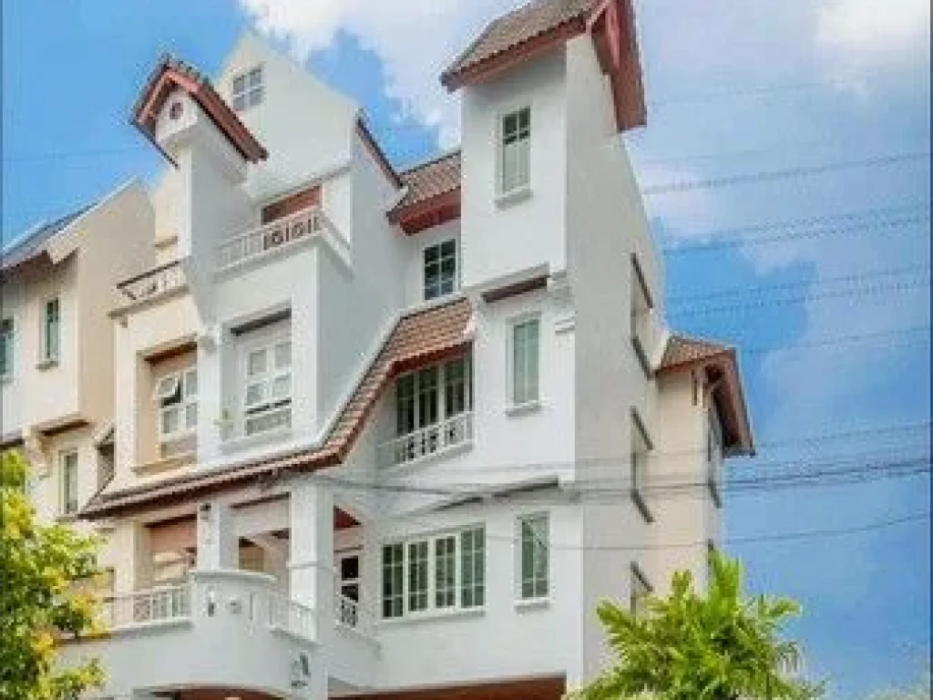 ปล่อยเช่า Luxury pool villa townhome โครงการบุษราคัมเพลส