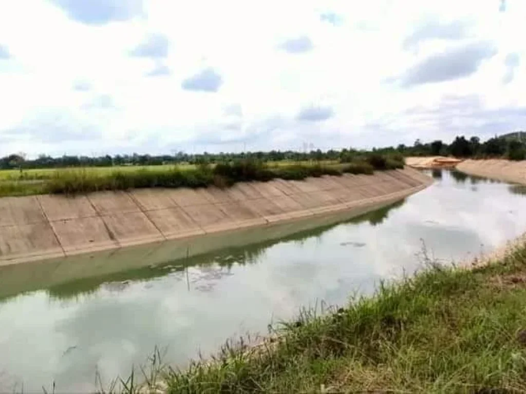 ที่ดินแปลงสวย หน้าติดถนนสายหลัก หลังติดคลอง อุตรดิตถ์