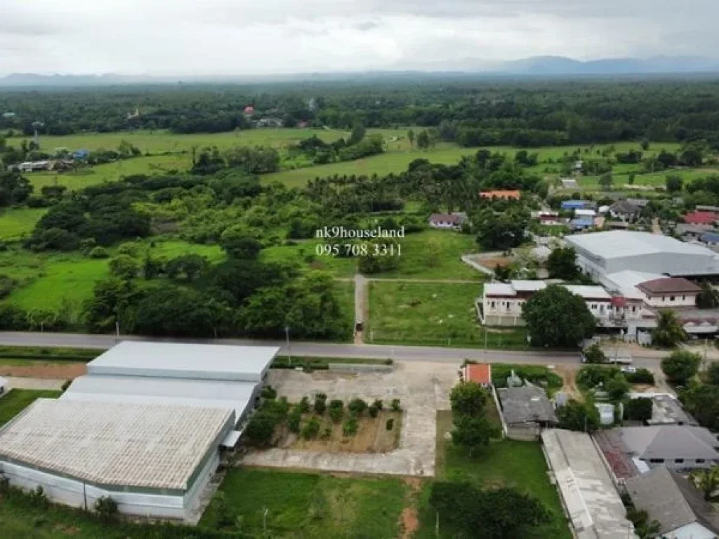 ที่ดินลำปางติดถนน120 เมตร ทางไปวัดพระธาตุลำปางหลวง ตห้างฉัตร